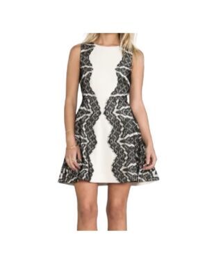 Diane Von Furstenberg Daniella Mini Fit & Flare Dress Cream with Black Lace Sz 6